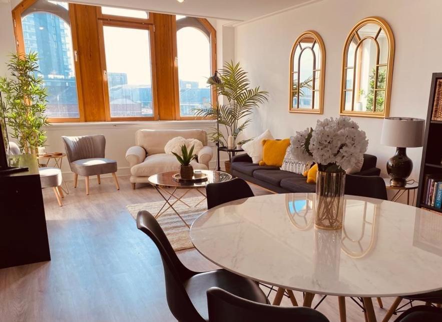 Spacious 2 Bedroom City Pad In Old Street Лондон Екстериор снимка