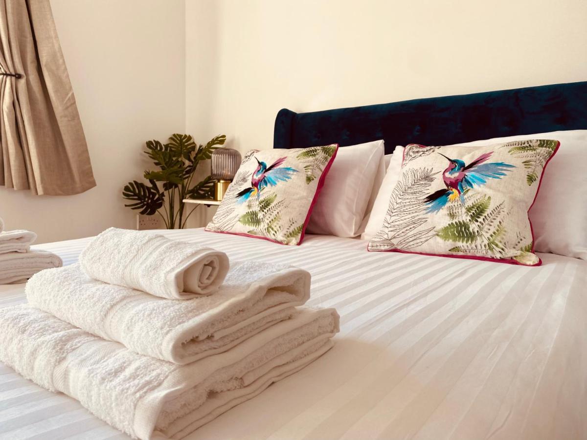 Spacious 2 Bedroom City Pad In Old Street Лондон Екстериор снимка
